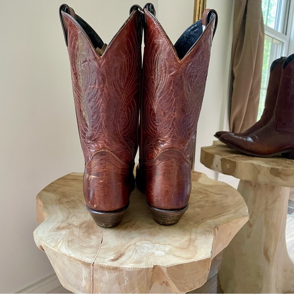 Vintage Leather Embroidered Western Cowboy Boots in Mahogany Brown - 10 - Picture 5 of 7